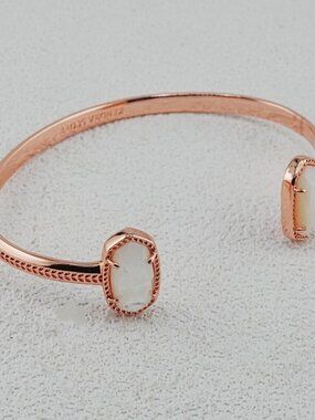 Kendra Scott Oval White Mother-of-Pearl Bangle